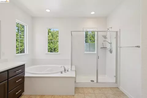 Bath - 320 Heritage Ln, Dixon, CA 95620 photo 4 of 7