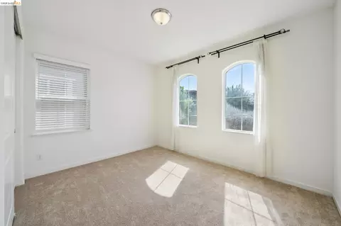 Bedroom - 320 Heritage Ln, Dixon, CA 95620 photo 10 of 11