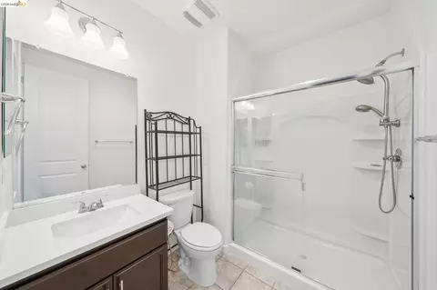 Bath - 320 Heritage Ln, Dixon, CA 95620 photo 7 of 7