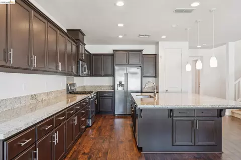 Kitchen - 320 Heritage Ln, Dixon, CA 95620 photo 3 of 4