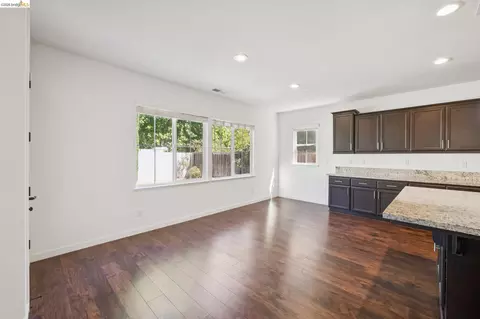 Living - 320 Heritage Ln, Dixon, CA 95620 photo 8 of 9