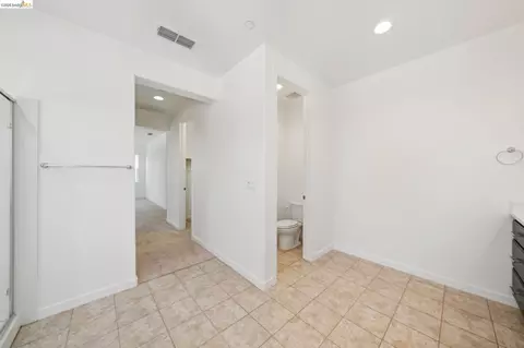 Entry Way - 320 Heritage Ln, Dixon, CA 95620 photo 6 of 6