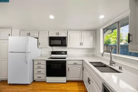 Kitchen - 36 Miramonte Dr, Moraga, CA 94556 photo 1 of 1