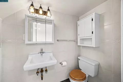 Bath - 36 Miramonte Dr, Moraga, CA 94556 photo 2 of 2