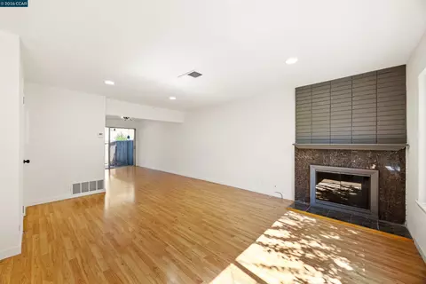 Living - 36 Miramonte Dr, Moraga, CA 94556 photo 2 of 4