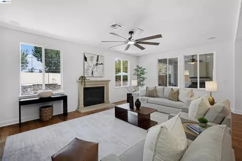 Living - 227 Olivia Ct, San Ramon, CA 94582 photo 3 of 5
