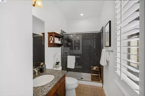 Bath - 227 Olivia Ct, San Ramon, CA 94582 photo 2 of 6