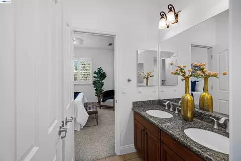 Bath - 227 Olivia Ct, San Ramon, CA 94582 photo 5 of 6