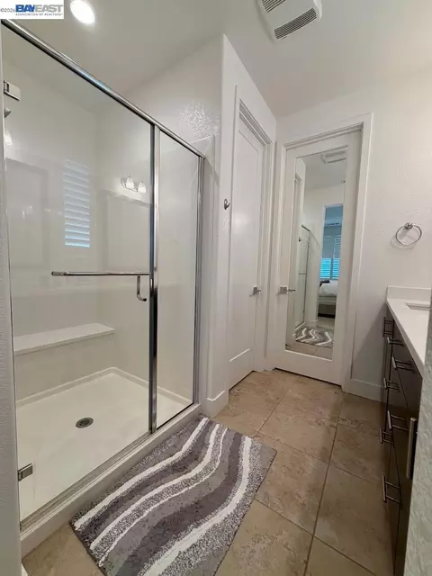 Bath - 2181 Donnells Ln, Dublin, CA 94568 photo 3 of 6