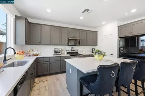 Kitchen - 461 Ramos Ranch Rd, Oakley, CA 94561 photo 2 of 3