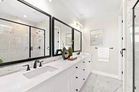 Bath - 8540 Tailwind Ave, Newark, CA 94560 photo 3 of 5