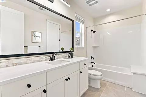 Bath - 8540 Tailwind Ave, Newark, CA 94560 photo 5 of 5