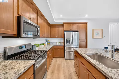 Kitchen - 5471 Dublin Blvd, Dublin, CA 94568 photo 4 of 6