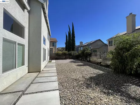 Exterior - 2135 Devin Ct, Tracy, CA 95376 photo 3 of 4