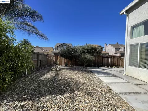 Exterior - 2135 Devin Ct, Tracy, CA 95376 photo 4 of 4