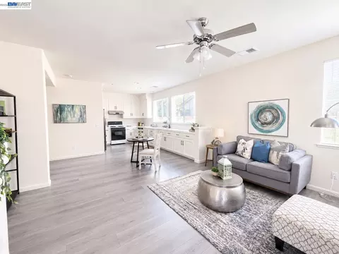 Living - 2135 Devin Ct, Tracy, CA 95376 photo 4 of 5