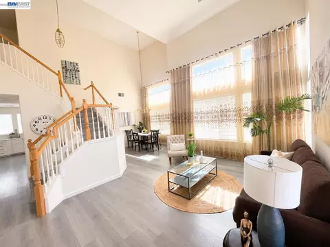 Living - 2135 Devin Ct, Tracy, CA 95376 photo 2 of 5