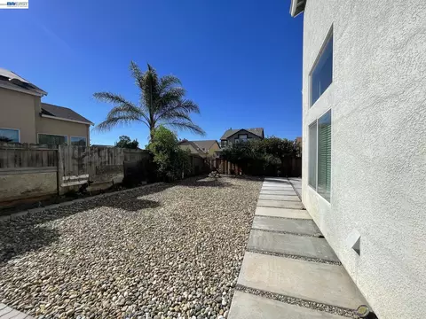 Exterior - 2135 Devin Ct, Tracy, CA 95376 photo 2 of 4