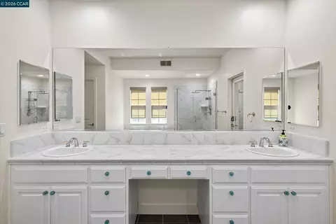 Bath - 5210 S Montecito Dr, Concord, CA 94521 photo 7 of 11