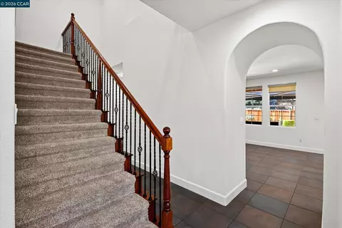 Entry Way - 5210 S Montecito Dr, Concord, CA 94521 photo 9 of 15