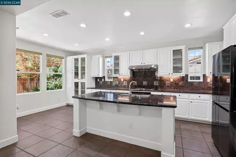 Kitchen - 5210 S Montecito Dr, Concord, CA 94521 photo 2 of 7