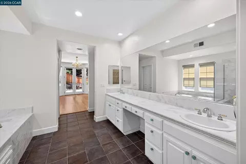 Bath - 5210 S Montecito Dr, Concord, CA 94521 photo 4 of 11