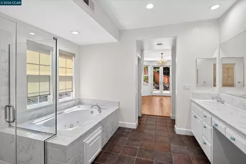 Bath - 5210 S Montecito Dr, Concord, CA 94521 photo 5 of 11