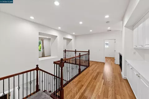 Entry Way - 5210 S Montecito Dr, Concord, CA 94521 photo 11 of 15