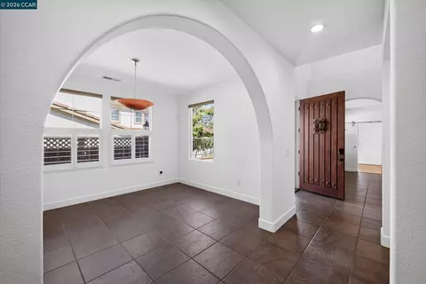 Entry Way - 5210 S Montecito Dr, Concord, CA 94521 photo 7 of 15