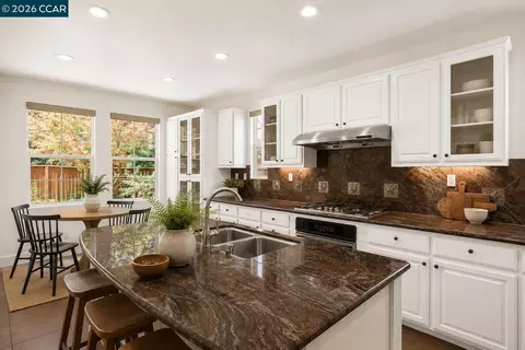 Kitchen - 5210 S Montecito Dr, Concord, CA 94521 photo 6 of 7