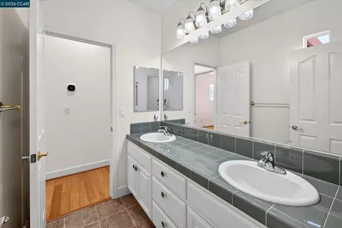Bath - 5210 S Montecito Dr, Concord, CA 94521 photo 10 of 11