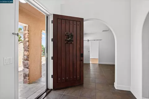 Entry Way - 5210 S Montecito Dr, Concord, CA 94521 photo 4 of 15