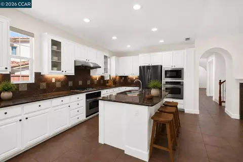 Kitchen - 5210 S Montecito Dr, Concord, CA 94521 photo 3 of 7