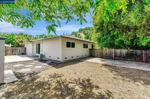 Exterior - Gilbert Ct, Martinez, CA 94553 photo 6 of 9