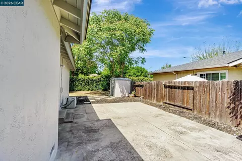 Exterior - Gilbert Ct, Martinez, CA 94553 photo 5 of 9