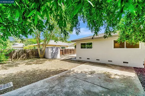 Exterior - Gilbert Ct, Martinez, CA 94553 photo 8 of 9