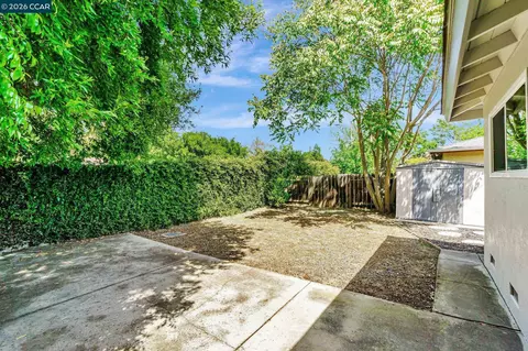 Exterior - Gilbert Ct, Martinez, CA 94553 photo 7 of 9