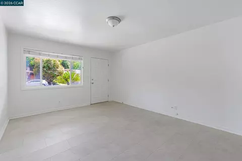 Living - 141-143 Gilbert Ct, Martinez, CA 94553 photo 2 of 5