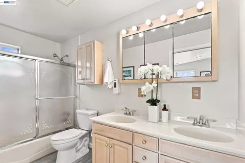 Bath - 36751 Bishop St, Newark, CA 94560 photo 1 of 2
