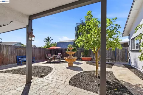 Exterior - 36751 Bishop St, Newark, CA 94560 photo 6 of 10