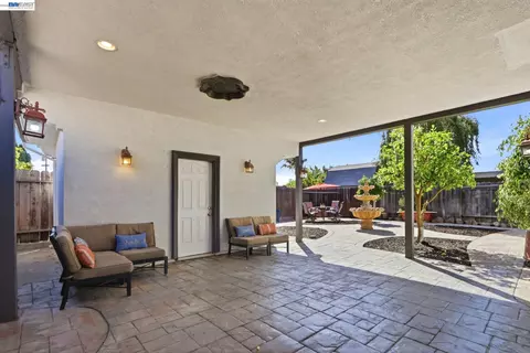 Exterior - 36751 Bishop St, Newark, CA 94560 photo 5 of 10