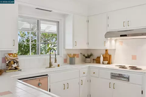 Kitchen - 92 Sullivan Dr, Moraga, CA 94556 photo 2 of 2