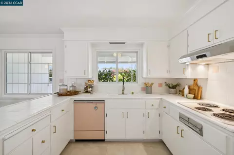 Kitchen - 92 Sullivan Dr, Moraga, CA 94556 photo 1 of 2