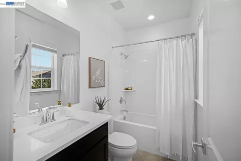 Bath - 39481 Squirrel Rd, Newark, CA 94560 photo 3 of 7