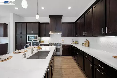 Kitchen - 39481 Squirrel Rd, Newark, CA 94560 photo 5 of 8