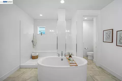 Bath - 39481 Squirrel Rd, Newark, CA 94560 photo 4 of 7