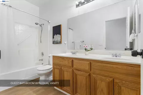 Bath - 744 Vasconcellos Ave, Manteca, CA 95336 photo 1 of 3