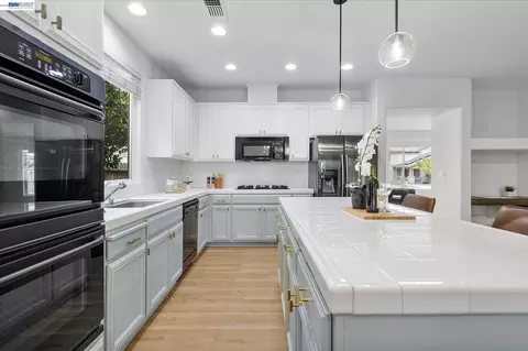 Kitchen - 744 Vasconcellos Ave, Manteca, CA 95336 photo 3 of 5