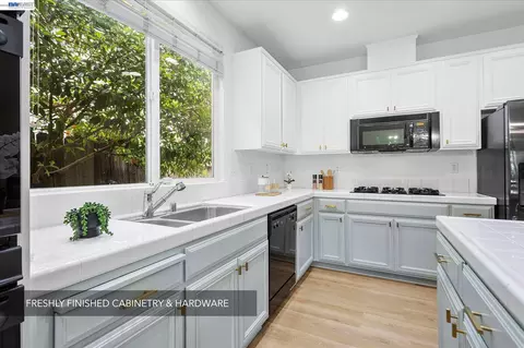 Kitchen - 744 Vasconcellos Ave, Manteca, CA 95336 photo 4 of 5