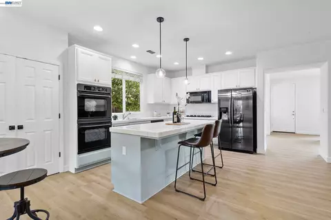 Kitchen - 744 Vasconcellos Ave, Manteca, CA 95336 photo 2 of 5